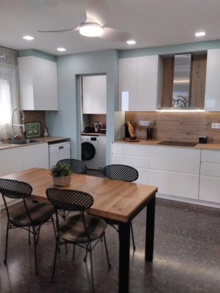 CASA,TERRENO,PISCINA, GARAJE, CALEFACCIÓN.