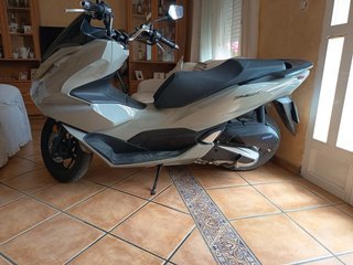 Honda PCX 125 Beige/Gris Maxi Scooter