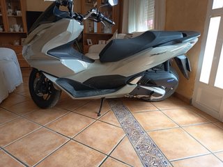 Honda PCX 125 Beige/Gris Maxi Scooter