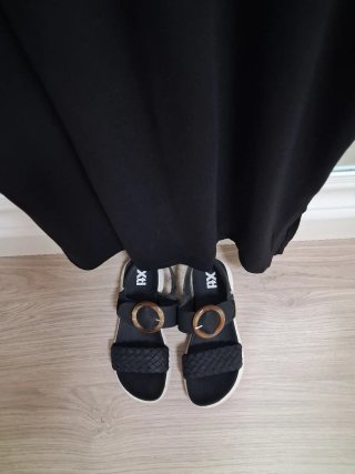Vestido negro T.L y sandalias N.39