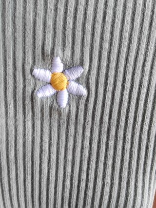 Top Zara com flores bordadas