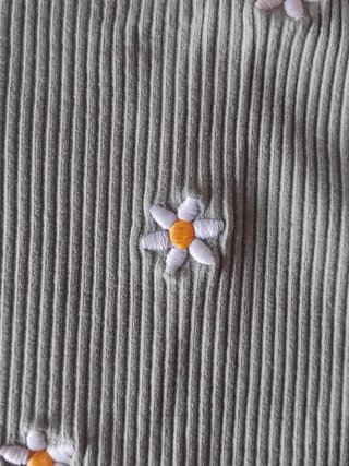 Top Zara com flores bordadas