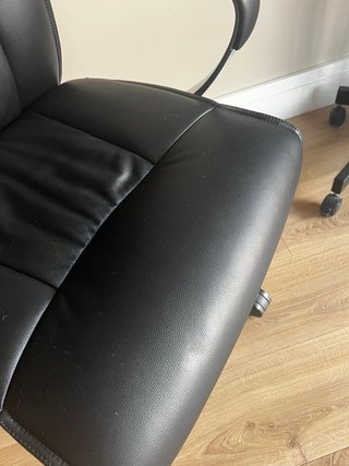 Silla de oficina de cuero negra