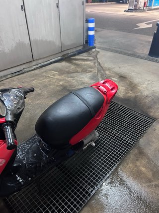 Scooter Aprilia Soni Roja y Negra