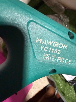 Desbrozadora Eléctrica con 2 Baterías y 10 sierras