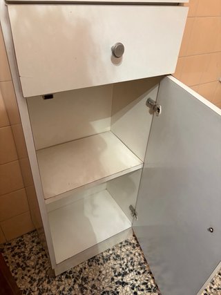 Armario de baño blanco