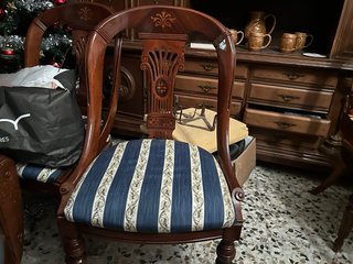 Conjunto clásico completo – sillas y mesa