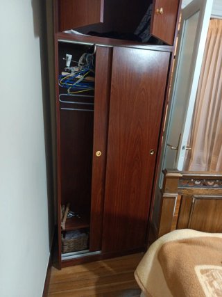 Armario ropero de madera