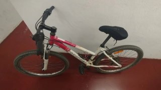 Bicicleta Blanca y Rosa