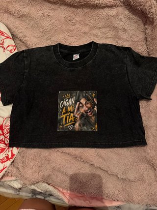Camiseta Crop Charly Flow Oigan a mi Tia