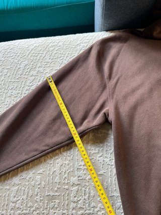 Sudadera marrón con cremallera y capucha