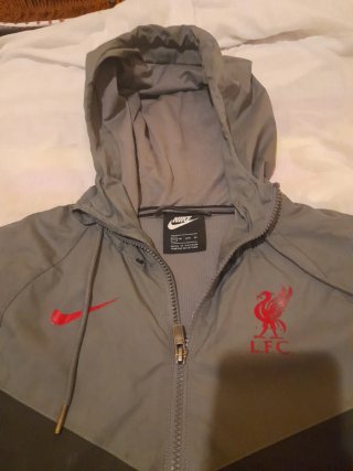 Chaqueta Nike Liverpool Gris y Negra