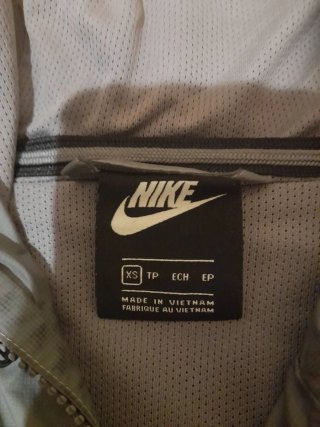 Chaqueta Nike Liverpool Gris y Negra
