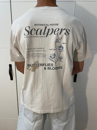Camiseta Scalpers Beige Estampado