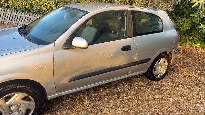 Nissan Almera 2001 - foto 1