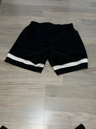 4 Pantalones Cortos y 1 Falda