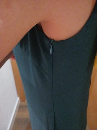 Vestido con pañuelo amarillo (mujer)