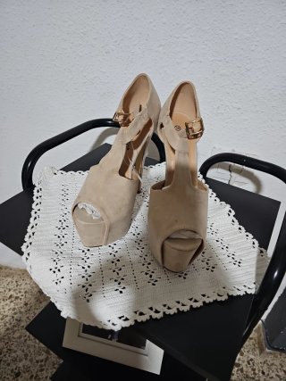 Tacones Tulipano Beige con Plataforma