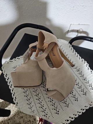 Tacones Tulipano Beige con Plataforma