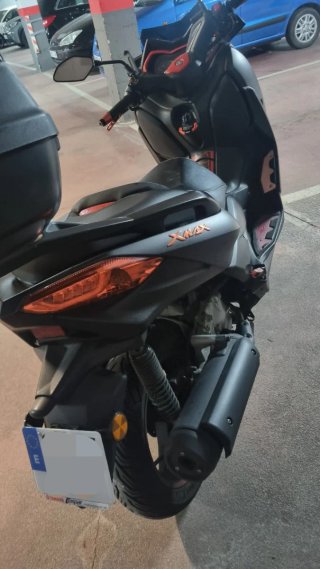 Yamaha Xmax 125 Negra con Baúl