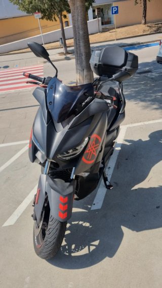 Yamaha Xmax 125 Negra con Baúl