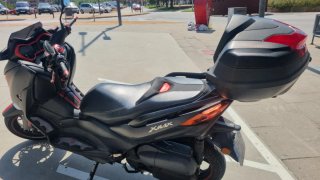 Yamaha Xmax 125 Negra con Baúl