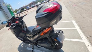 Yamaha Xmax 125 Negra con Baúl