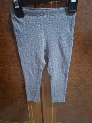 Pantalones grises estampado leopardo talla 2 años