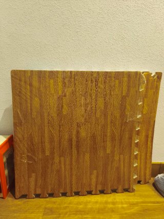 Suelo de piezas tipo madera (22 piezas de 60 x 60)