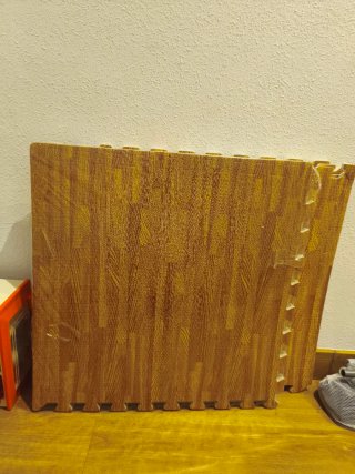 Suelo de piezas tipo madera (22 piezas de 60 x 60)