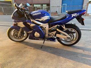 Yamaha R6 Azul