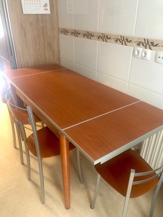 Mesa extensible cocina y 4 sillas madera