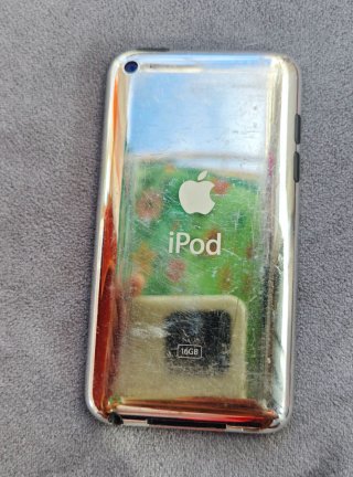 iPod Touch 4ª Gen 16GB + Cable y Cargador