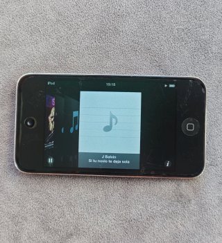 iPod Touch 4ª Gen 16GB + Cable y Cargador