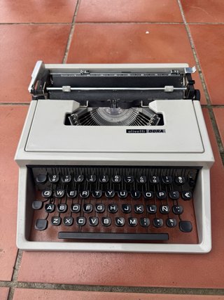 Máquina de escribir Olivetti Dora Vintage