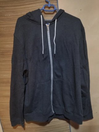 Sudadera gris con cremallera
