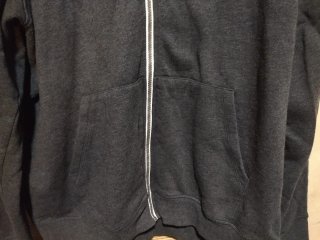 Sudadera gris con cremallera