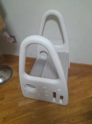 Escalera de dos peldaños para niños
