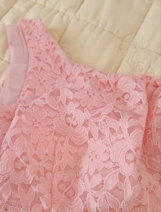 Vestido rosa encaje asimétrico