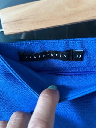 Falda corta azul con volantes