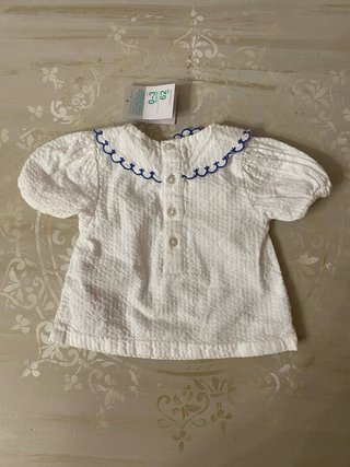 Camicina bianca con colletto blu