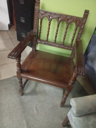 Sillón castellano madera maciza torneada