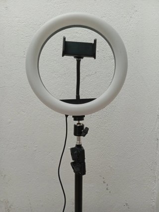 Trípode para vídeos con aro de luz