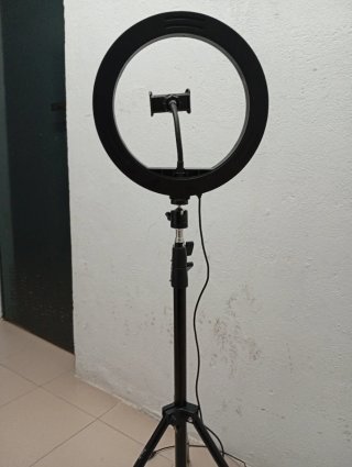 Trípode para vídeos con aro de luz