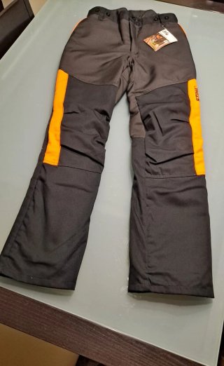 Pantalón Stihl y Casco
