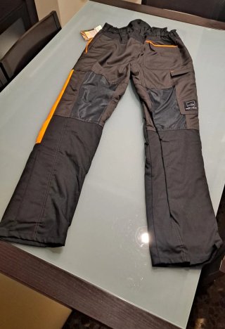 Pantalón Stihl y Casco