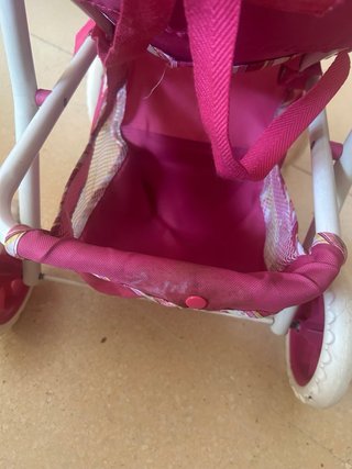 Cochecito de juguete rosa
