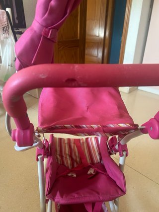 Cochecito de juguete rosa