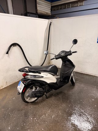 Piaggio Liberty 125cc ABS 2022 - 2 cascos incluido