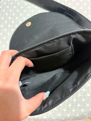 Bolso negro efecto piel cocodrilo